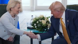 Trump fecha acordo histórico com Europa: nova tarifa de 15% muda rumos do comércio global