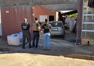 Polícia prende dupla logo após assalto violento em empresa de Várzea Grande