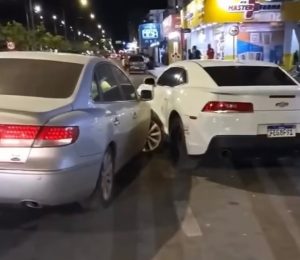 Camaro e Azera se chocam no Centro de Primavera
