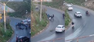 Motociclistas caem em série após óleo vazar em rotatória