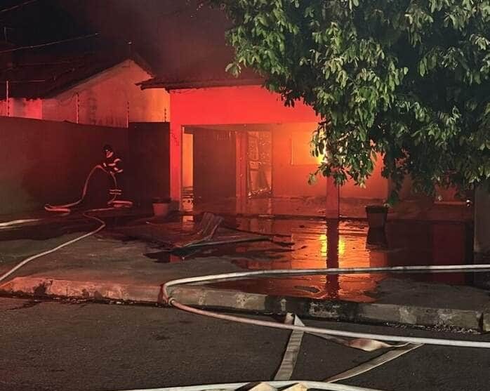 incêndio assusta moradores do bairro Veneza, em Lucas do Rio Verde