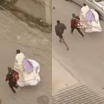 Criminoso foge da polícia enrolado em cobertor durante operação no frio; veja vídeo