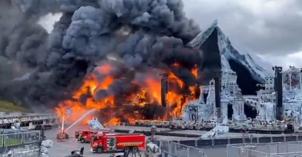 Palco principal de festival Tomorrowland pega fogo a dois dias do início; veja vídeo