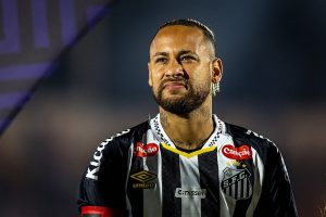 Discussão entre Neymar e torcedor vira caso de polícia; Santos revela fraude em ingresso