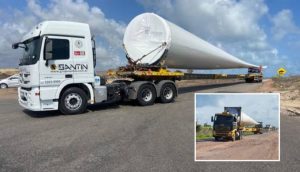 Transporte de hélices de torre eólica chama a atenção