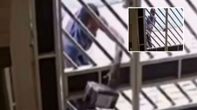 Homem é flagrado furtando pacotes de encomendas de casa